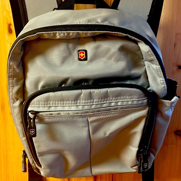 NWOT Victorinox Flex Pack 11" (Grey/Silver) - Picture 2 of 6